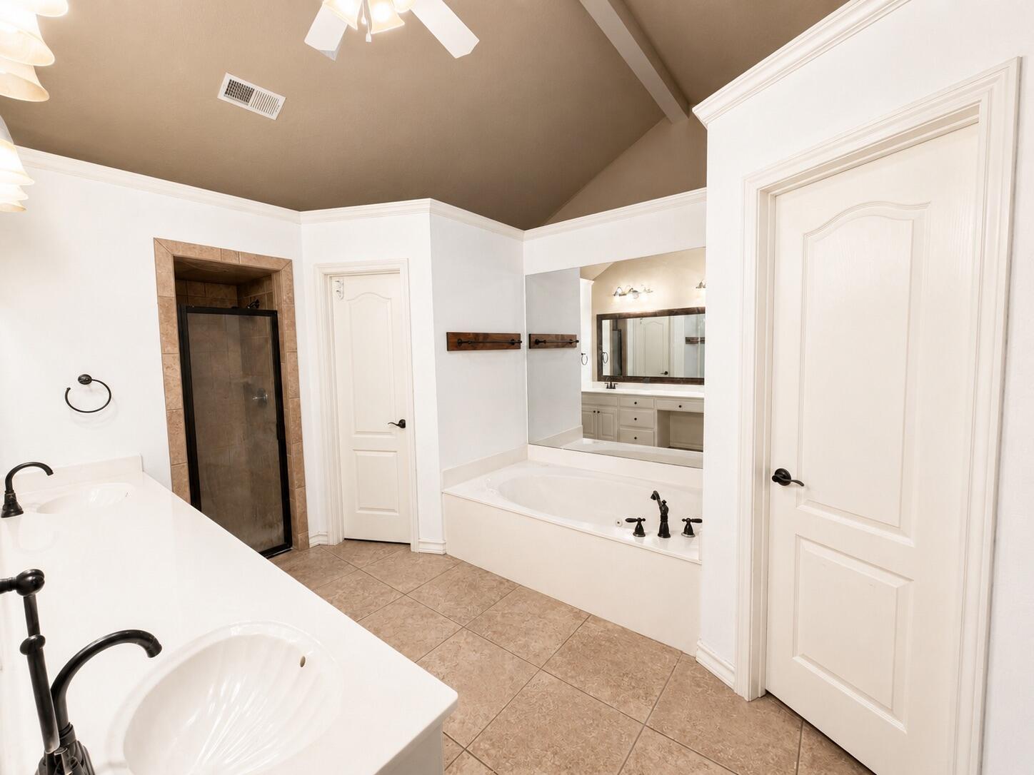 6207 75th Place Lubbock, TX 79424 - Photo 8 of 16 PrimaryBath2