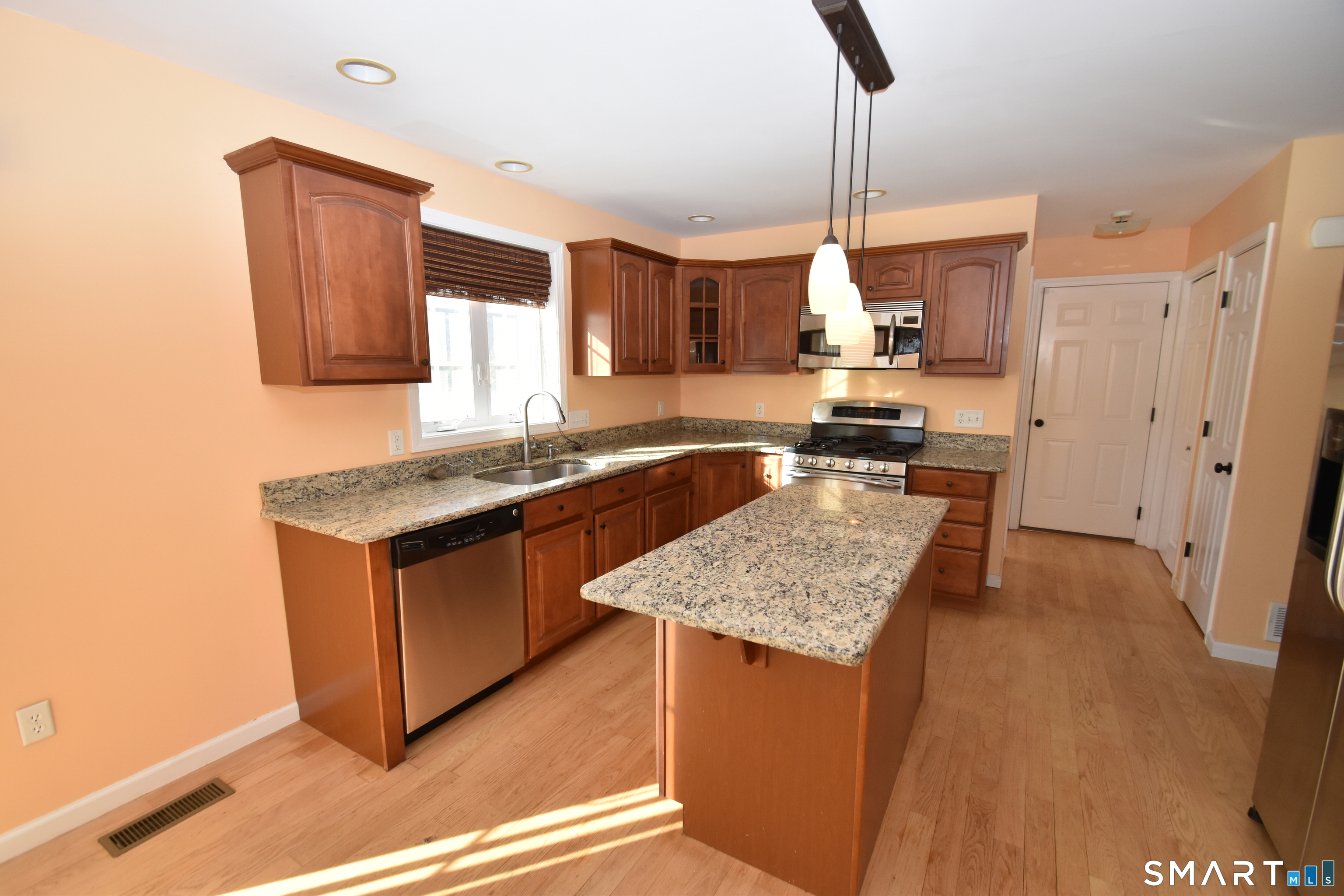 1 Morello Circle Windsor, CT 06095 - Photo 5 of 28