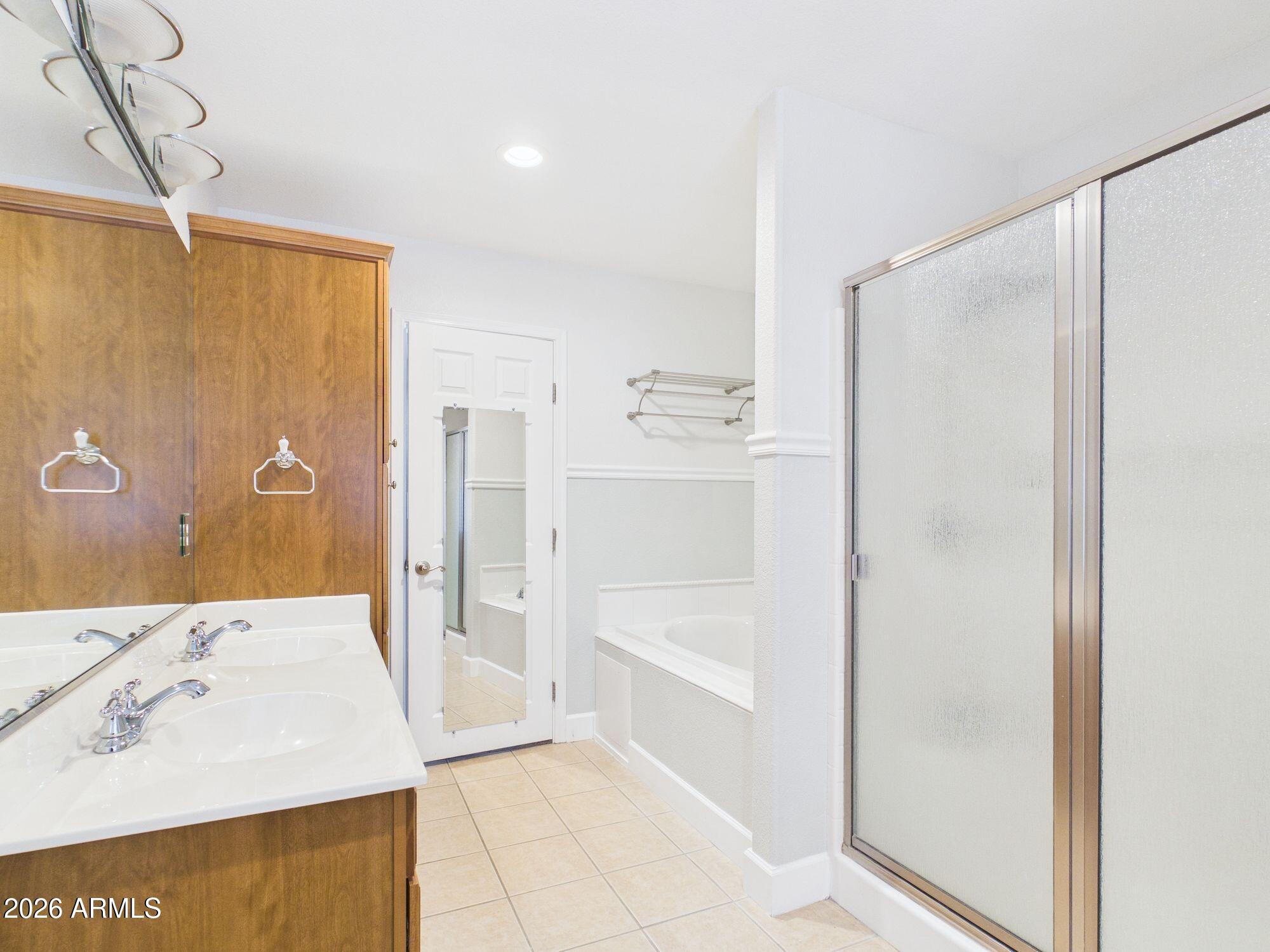 1104 North Rhone Circle Payson, AZ 85541 - Photo 15 of 39 a bathroom with a bathtub and a sink