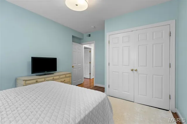 $449,498 | 7520 Buckingham Drive, Unit 1W, St. Louis, MO 63105