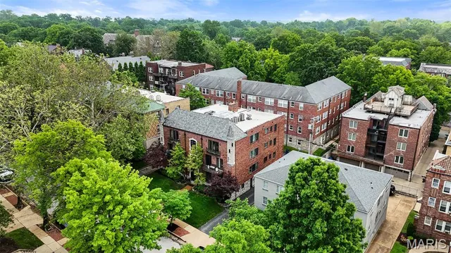 $449,498 | 7520 Buckingham Drive, Unit 1W, St. Louis, MO 63105