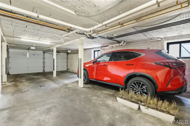 $449,498 | 7520 Buckingham Drive, Unit 1W, St. Louis, MO 63105