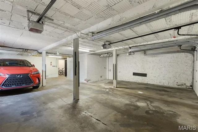 $449,498 | 7520 Buckingham Drive, Unit 1W, St. Louis, MO 63105