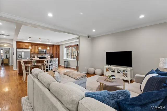 $449,498 | 7520 Buckingham Drive, Unit 1W, St. Louis, MO 63105