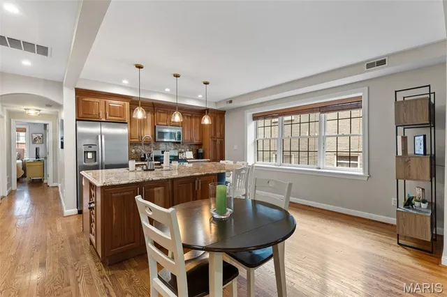 $449,498 | 7520 Buckingham Drive, Unit 1W, St. Louis, MO 63105