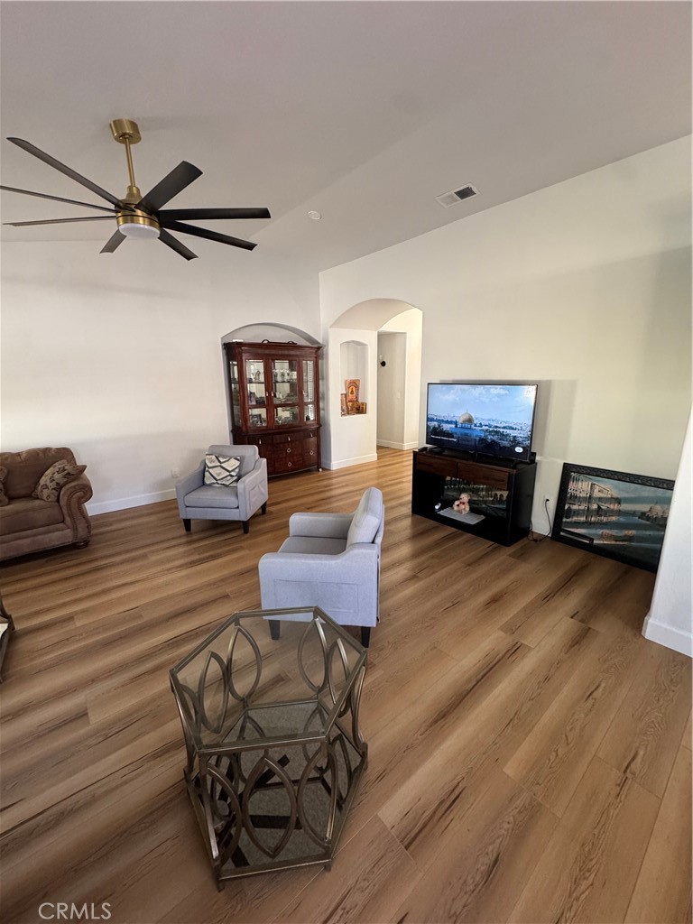 4994 West Decatur Avenue Fresno, CA 93722 - Photo 8 of 15 Gallery Image 8