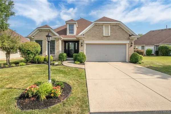 $679,900 | 8059 Laurel Park Lane, Clarence, NY 14051