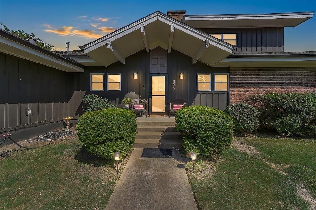 103 Robin Avenue Weatherford, TX 76086 - Photo 2 of 37 a front view of a house