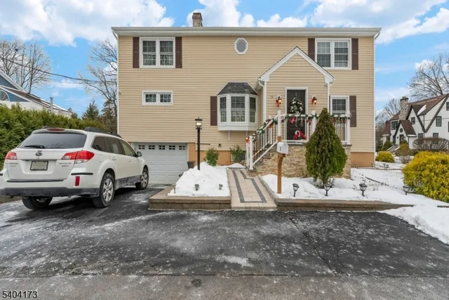 a view of a car park in front of house
