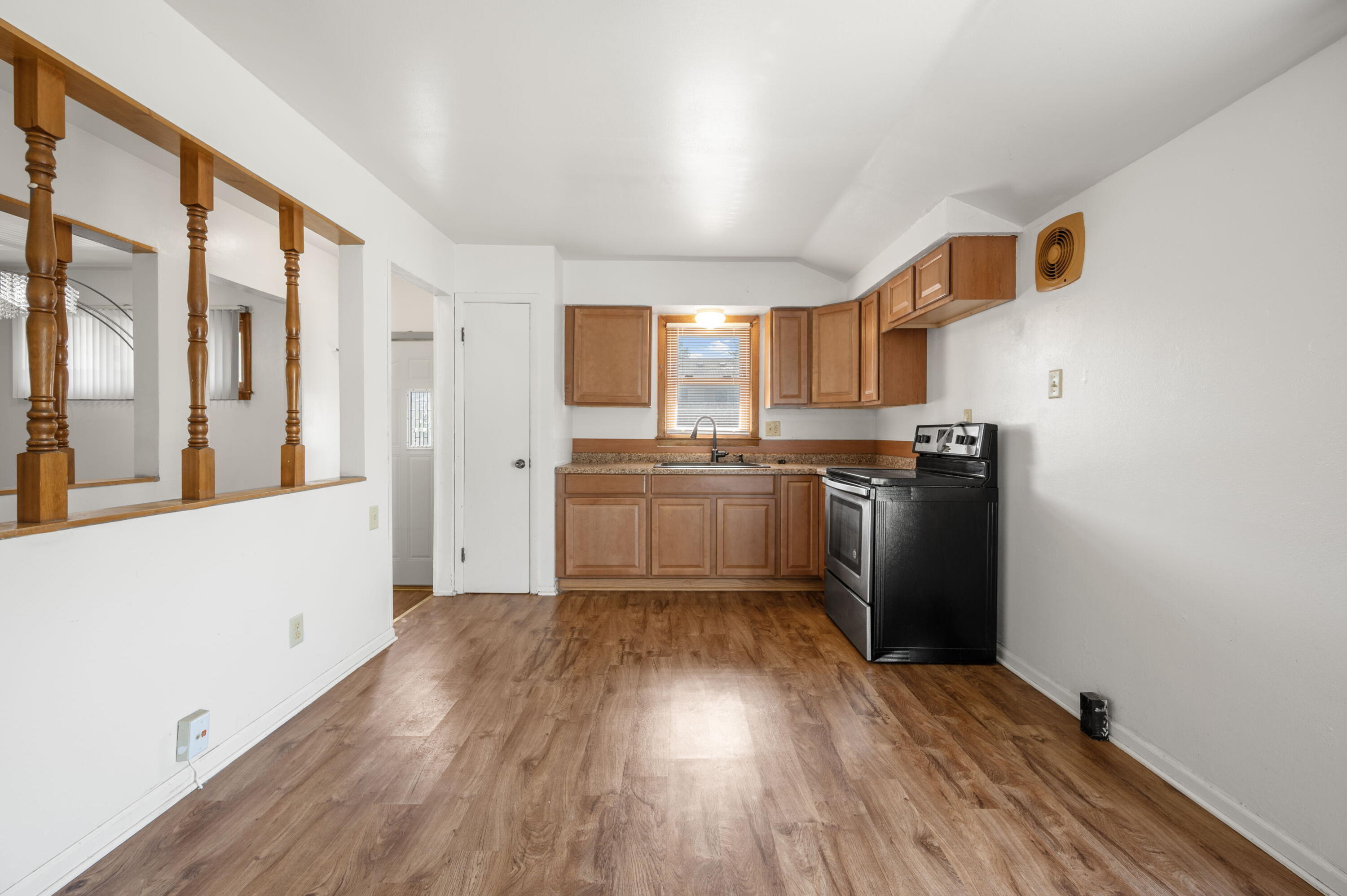 7719 West Winfield Avenue Milwaukee, WI 53218 - Photo 7 of 19 24_ElizabethKrier_DSC6968