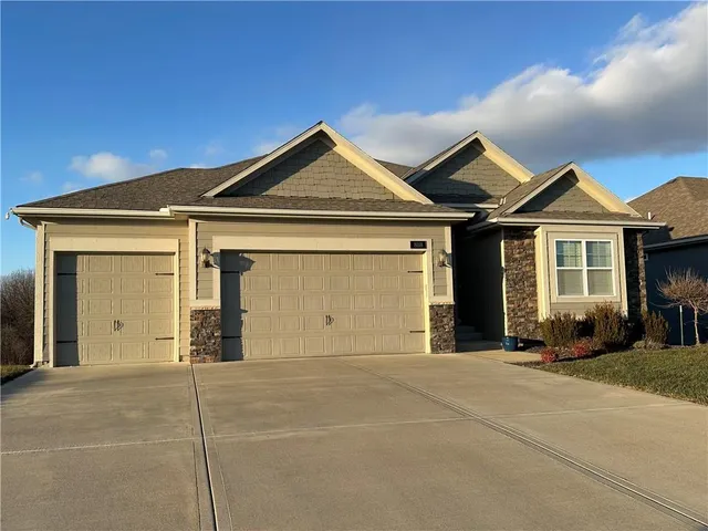 $565,000 | 8118 Northwest 90th Street, Kansas City, MO 64153