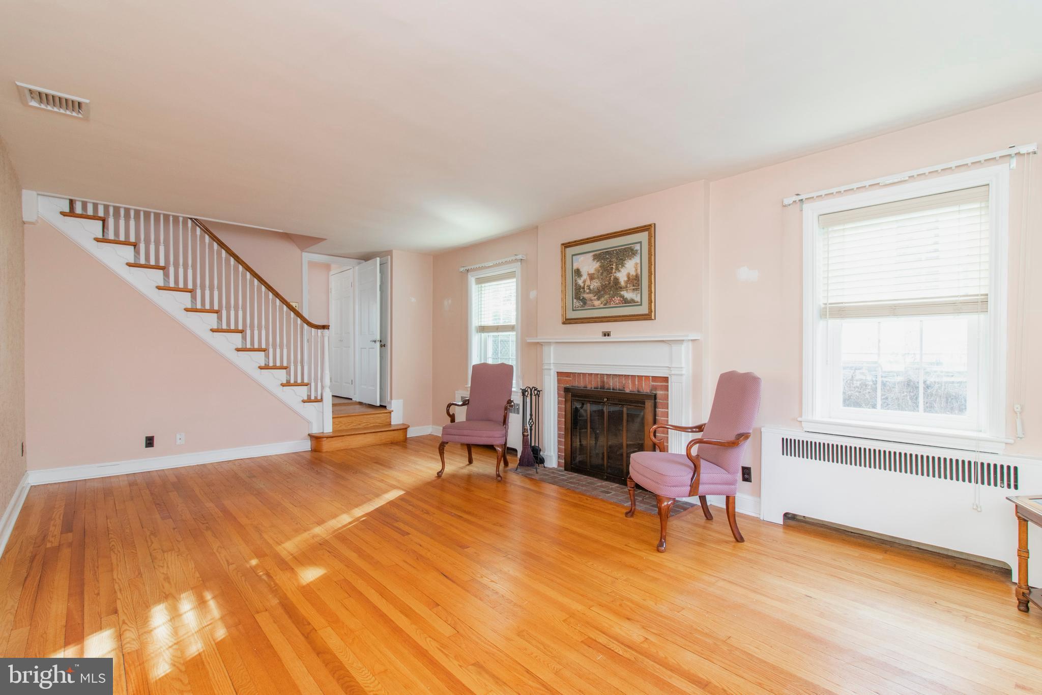 541 Strathmore Road Havertown, PA 19083 - Photo 4 of 35 Living Room Entrance