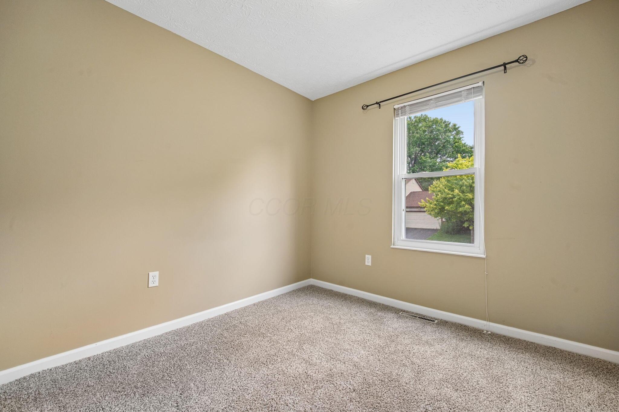 4909 Dunlap Road Columbus, OH 43229 - Photo 19 of 38 19-web-or-mls-4909-dunlap-rd
