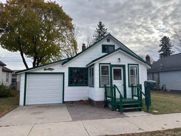 $82,500 | 112 East Ave B, Newberry, MI 49868