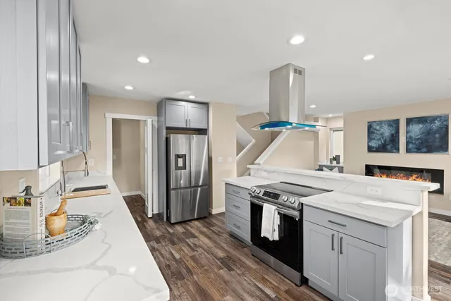 $3,300 | 6423 Ellis Avenue South, Seattle, WA 98108