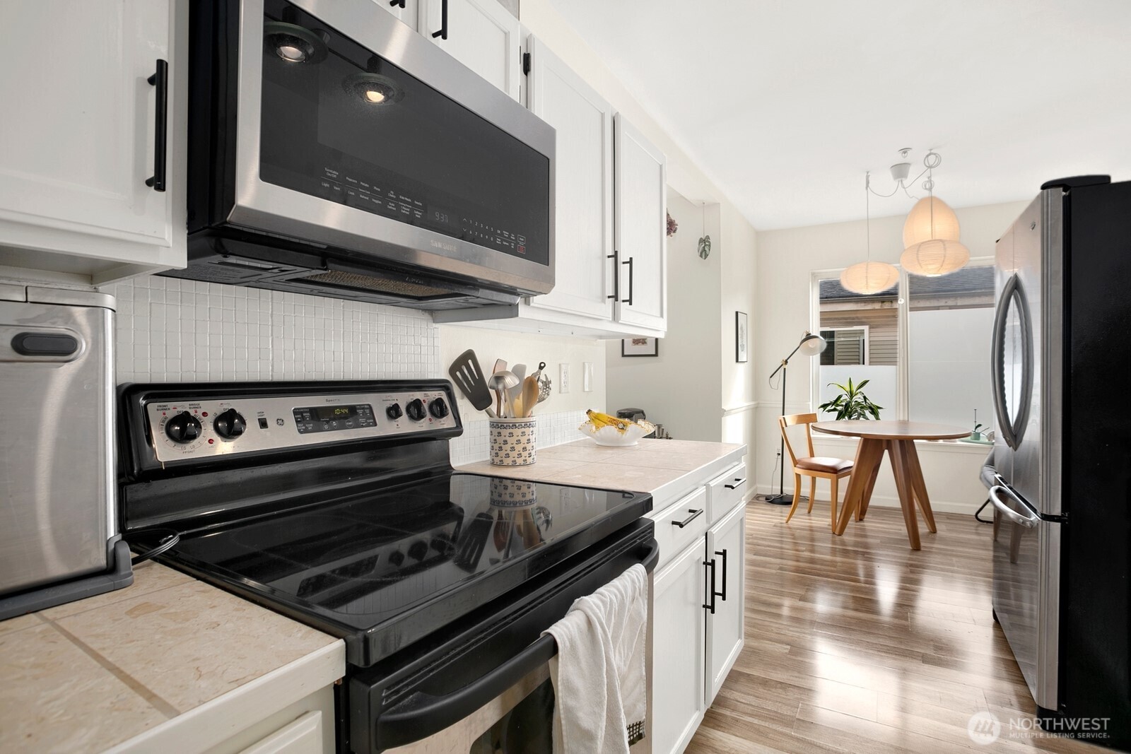 2117 North 107th Street, Unit 402 Seattle, WA 98133 - Photo 7 of 27