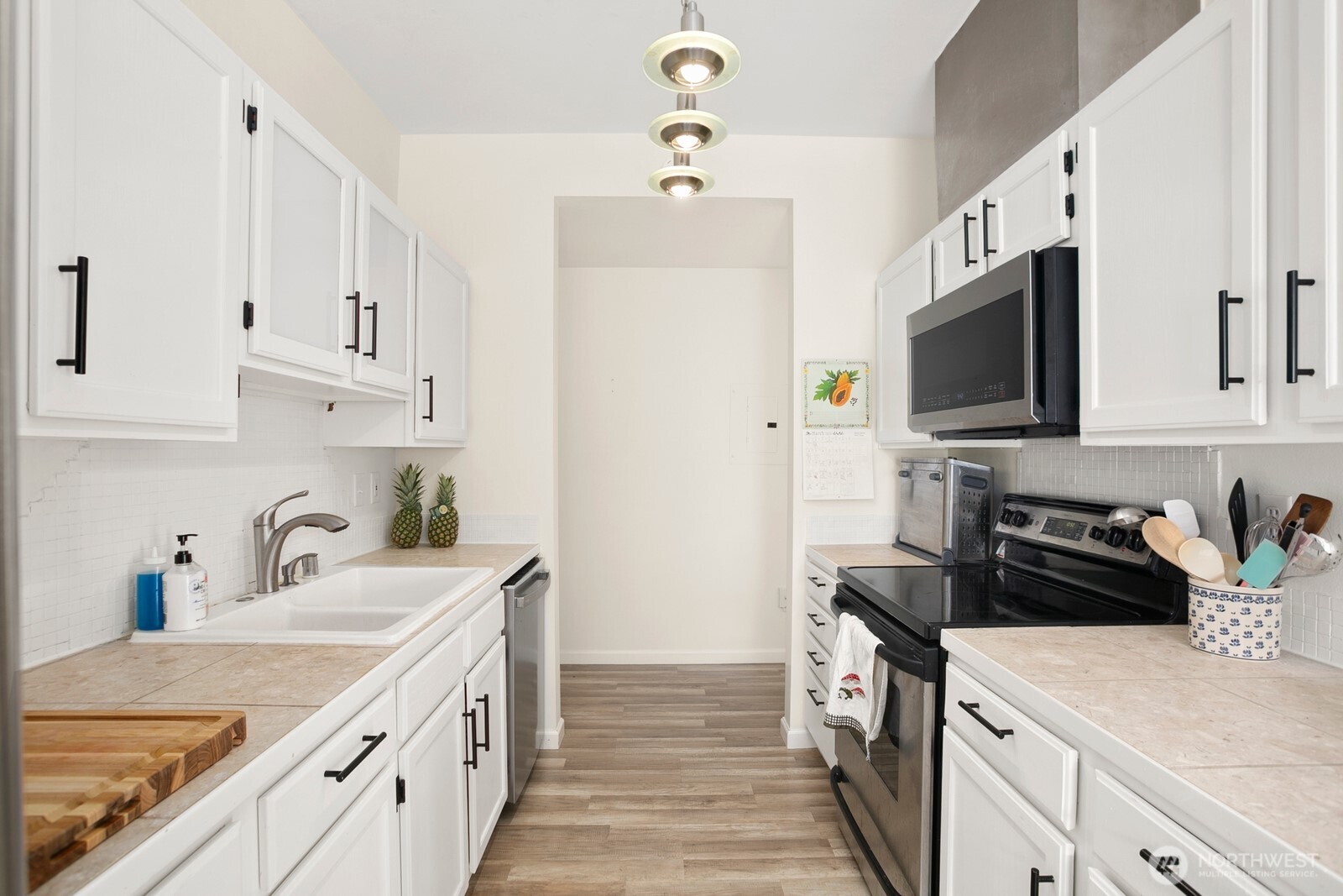 2117 North 107th Street, Unit 402 Seattle, WA 98133 - Photo 8 of 27