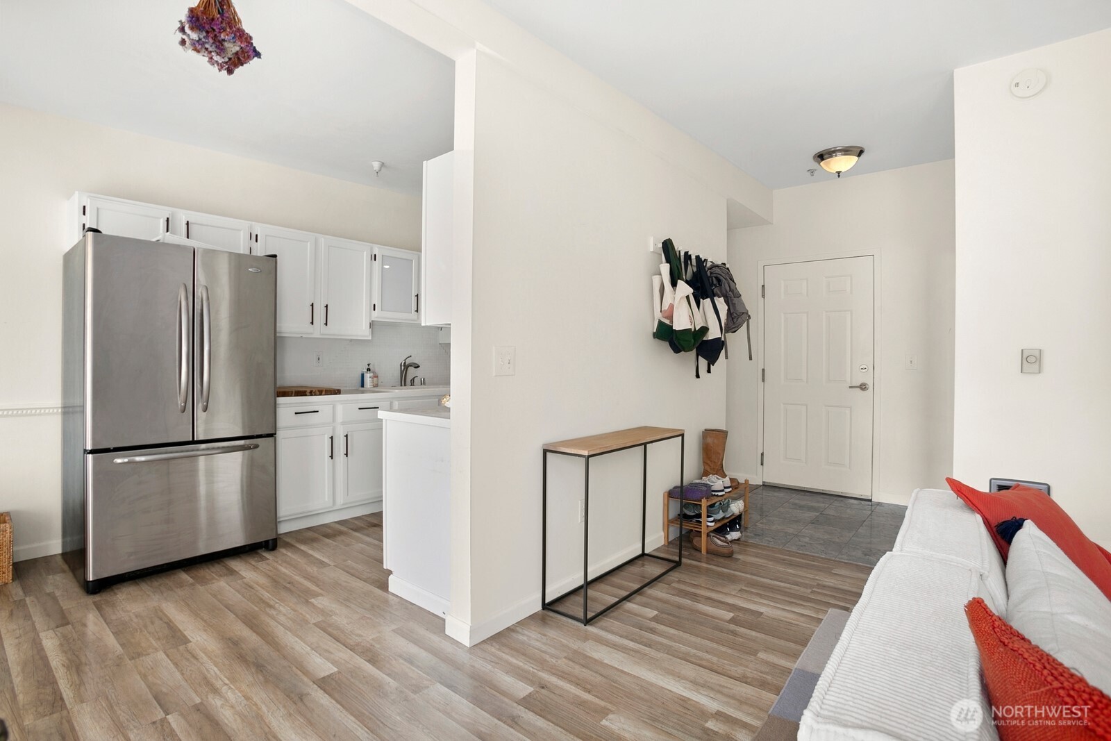 2117 North 107th Street, Unit 402 Seattle, WA 98133 - Photo 10 of 27