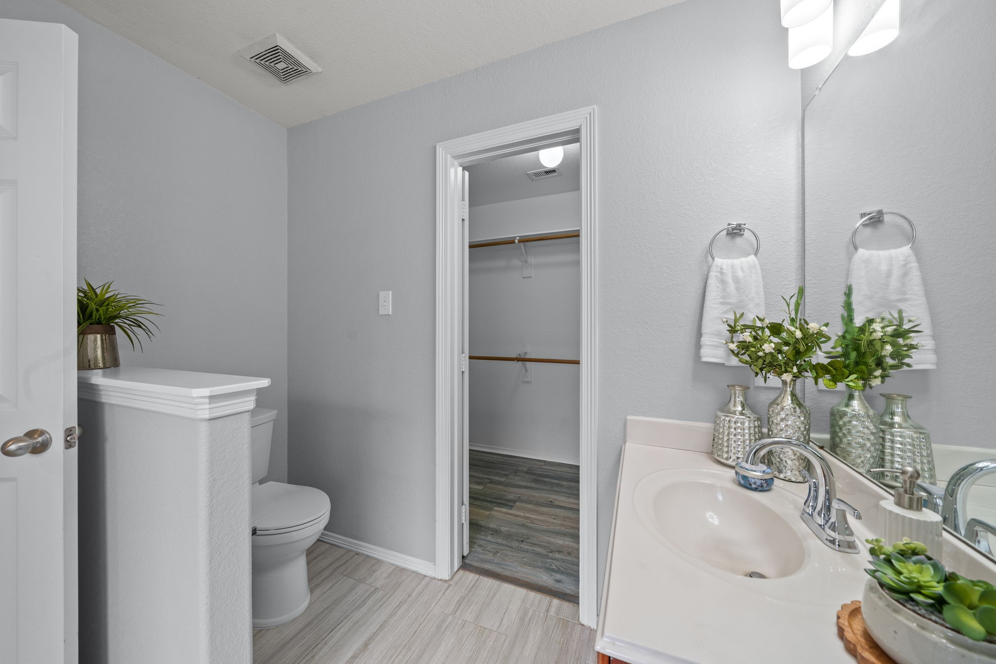 694 St Croix Alvin, TX 77511 - Photo 15 of 30 a bathroom with a sink a toilet and shower