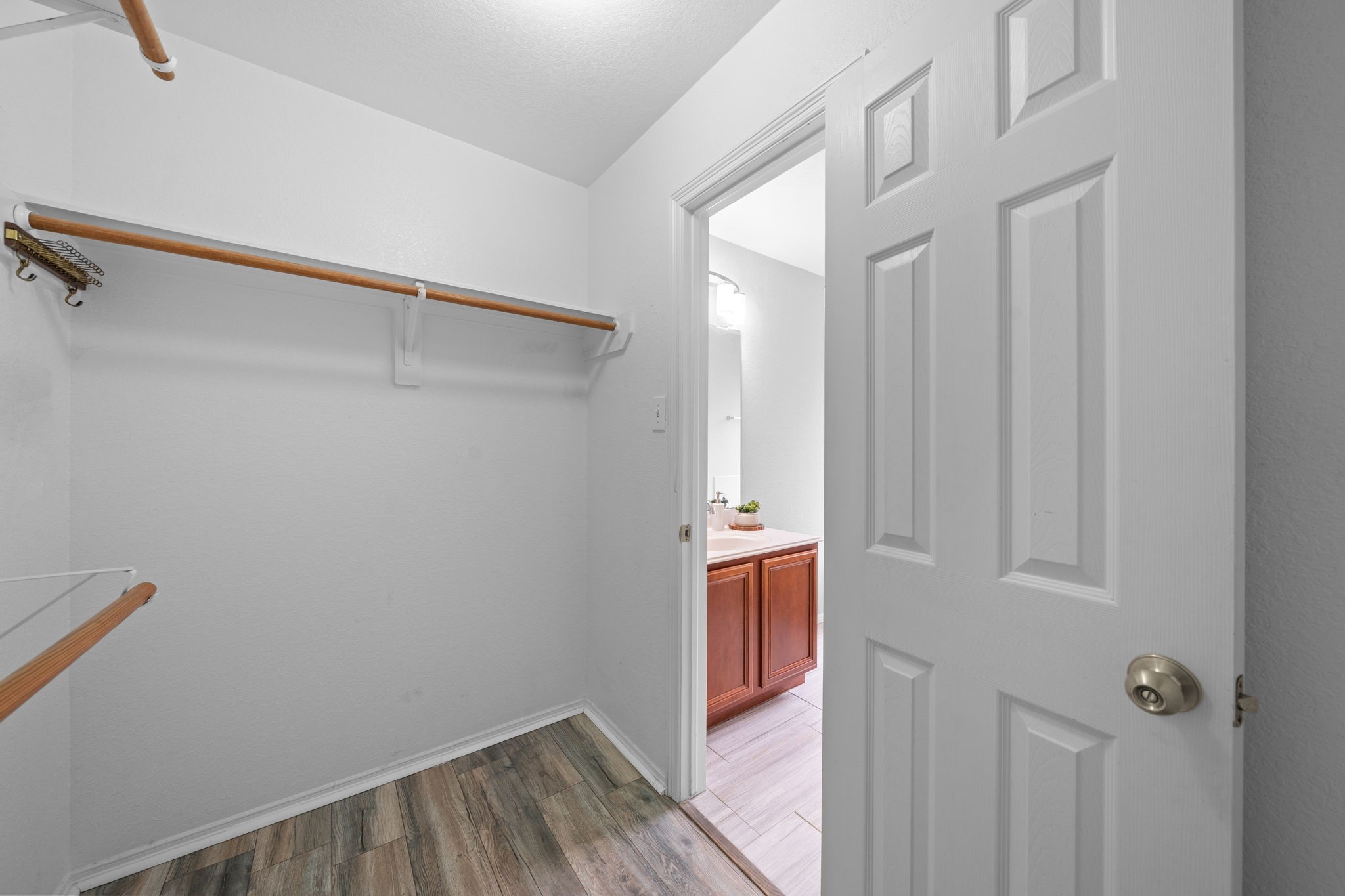 694 St Croix Alvin, TX 77511 - Photo 16 of 30 a view of an empty room