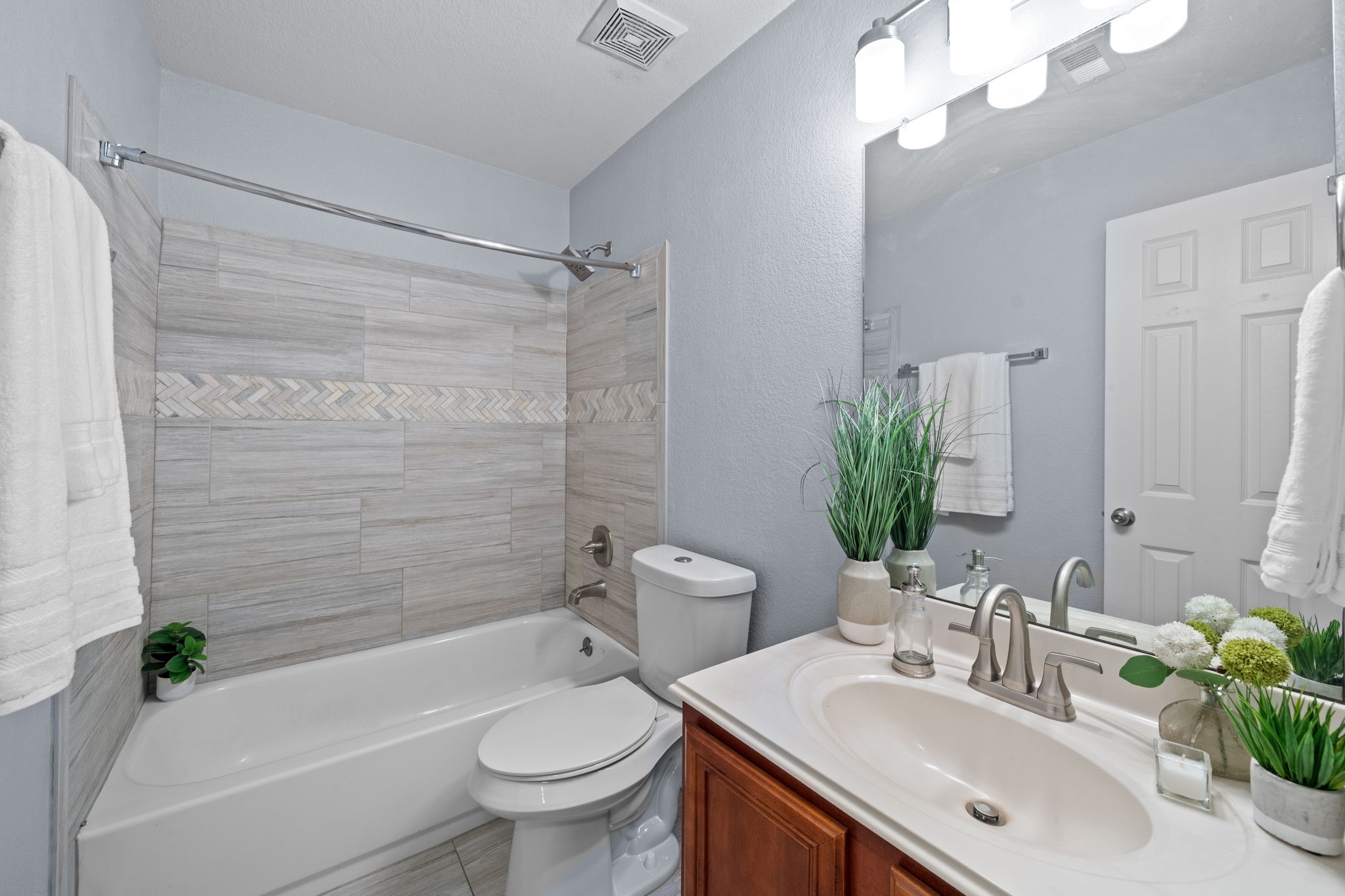 694 St Croix Alvin, TX 77511 - Photo 21 of 30 a bathroom with a sink toilet and shower