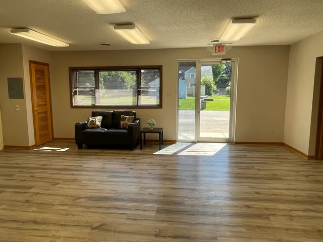 a view of a livingroom with furniture