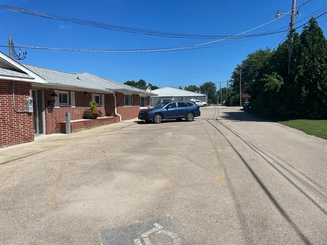 $950 | 2002 Suite C E 5th Street, Sterling, IL 61081