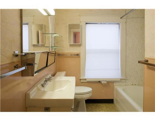 42 Norway Road Bangor, ME 04401 - Photo 20 of 25 Bathroom. 2nd floor full bathroom