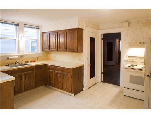 42 Norway Road Bangor, ME 04401 - Photo 5 of 25 Kitchen. Stove, fridge and...