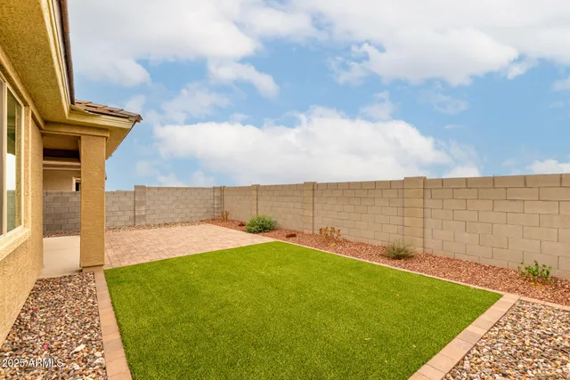 a view of a backyard with an ocean