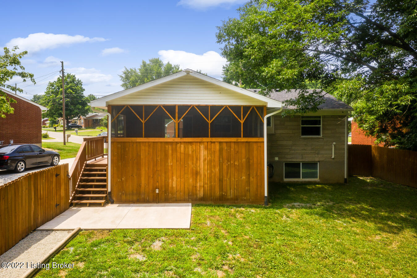 564 Overlook Road Louisville, KY 40229 - Photo 4 of 27 9