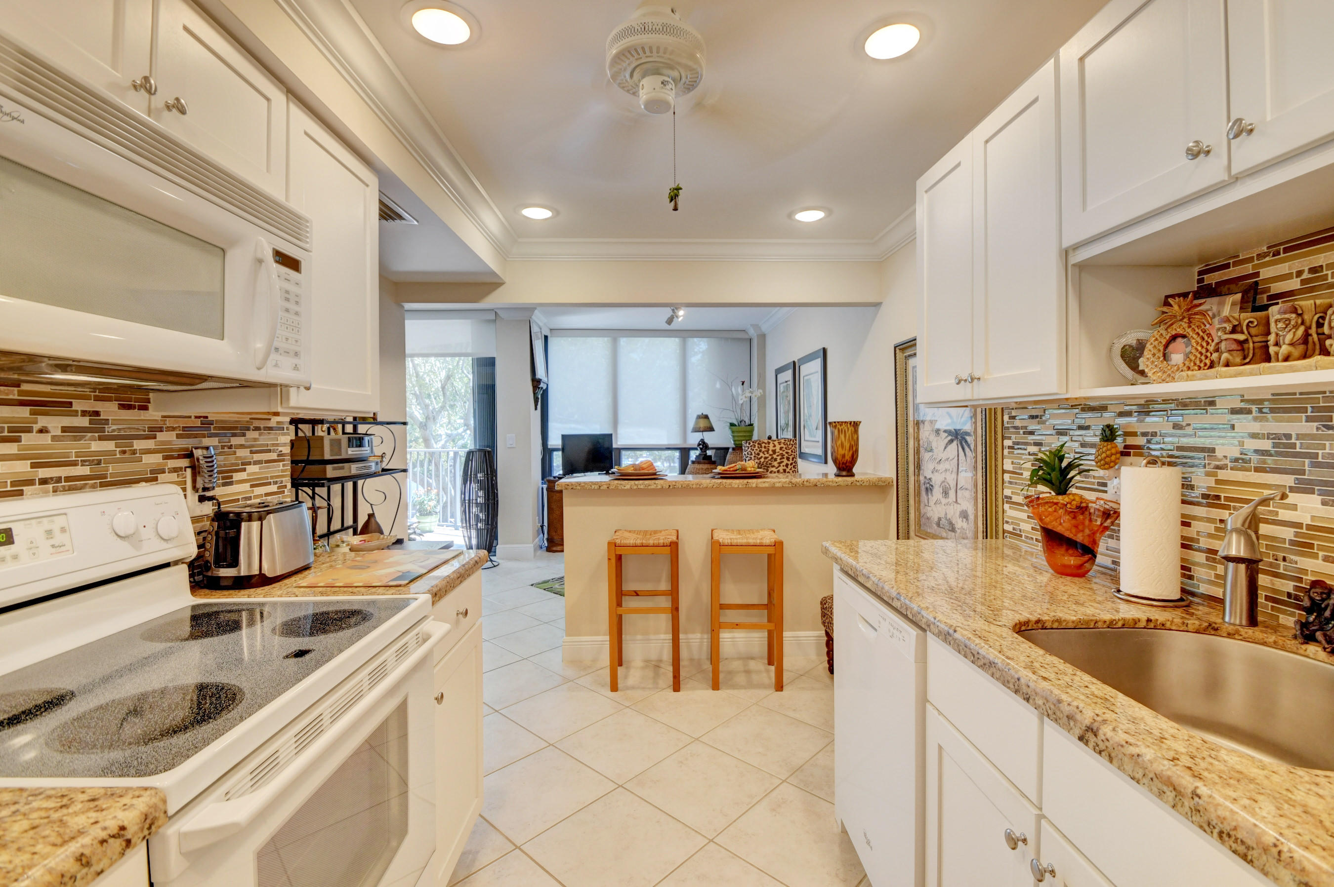 799 Jeffery Street, Unit 3110 Boca Raton, FL 33487 - Photo 11 of 21 KITCHEN