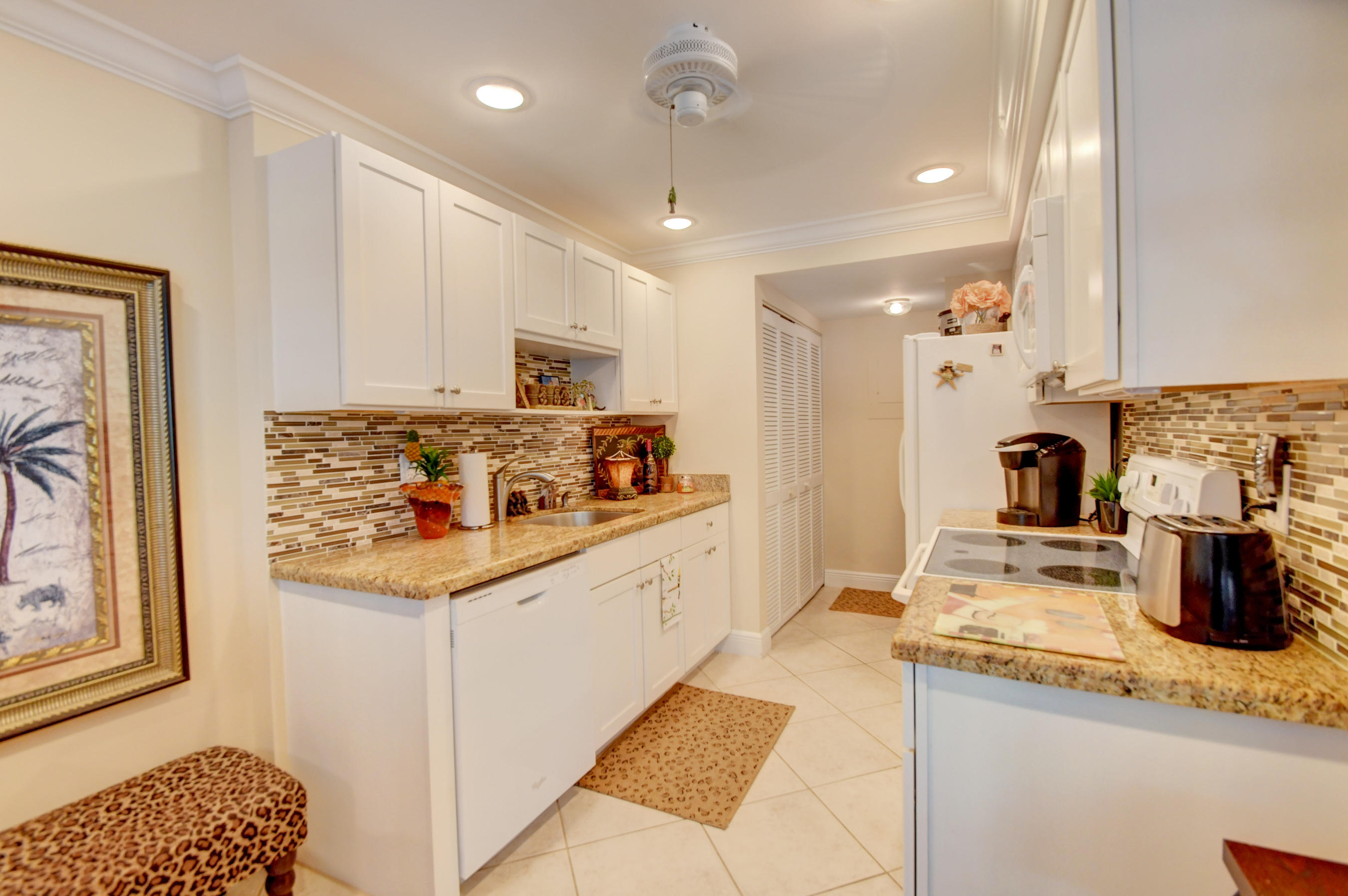 799 Jeffery Street, Unit 3110 Boca Raton, FL 33487 - Photo 9 of 21 KITCHEN