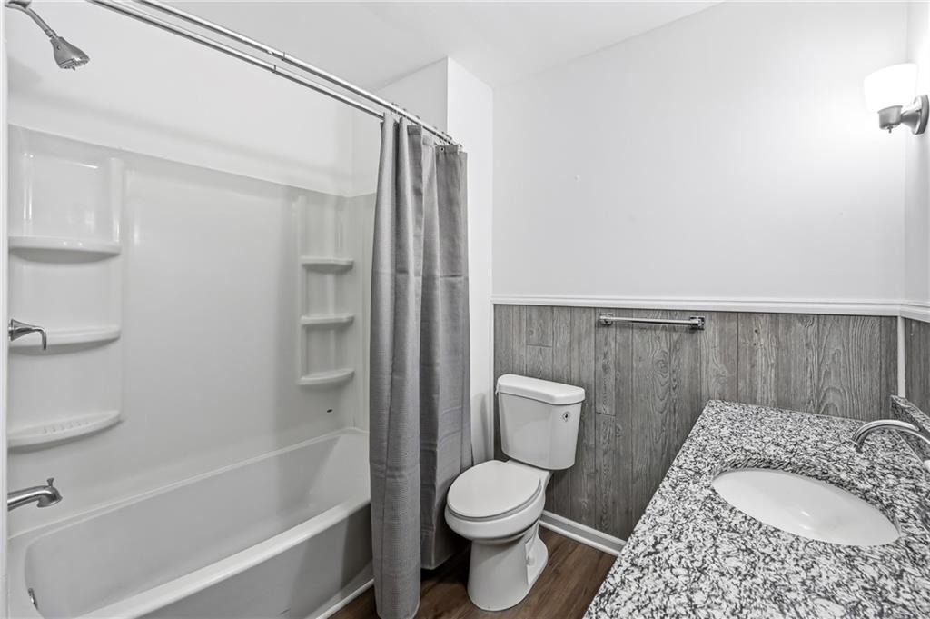 124 Wengler Avenue Sharon, PA 16146 - Photo 15 of 25 a bathroom with a toilet and a bathtub