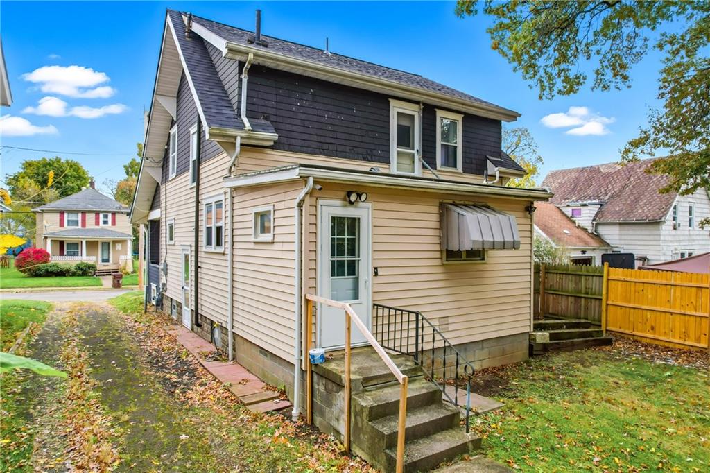 124 Wengler Avenue Sharon, PA 16146 - Photo 5 of 25 a view of a house with a yard