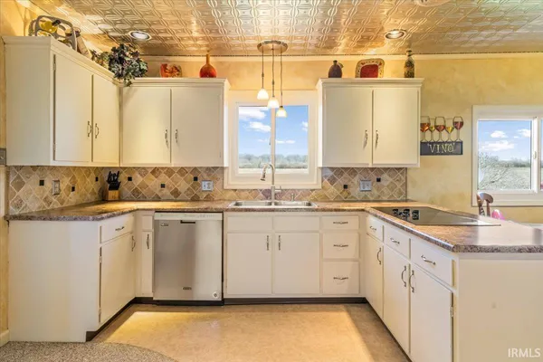 $239,900 | 6064 East 300 North, Union City, IN 47390