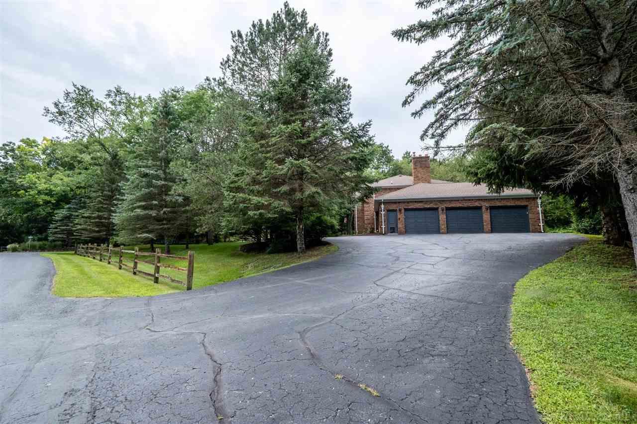 5645 Oak Bluff Road Rochester, MI 48306 - Photo 7 of 58 50052453-6.JPG