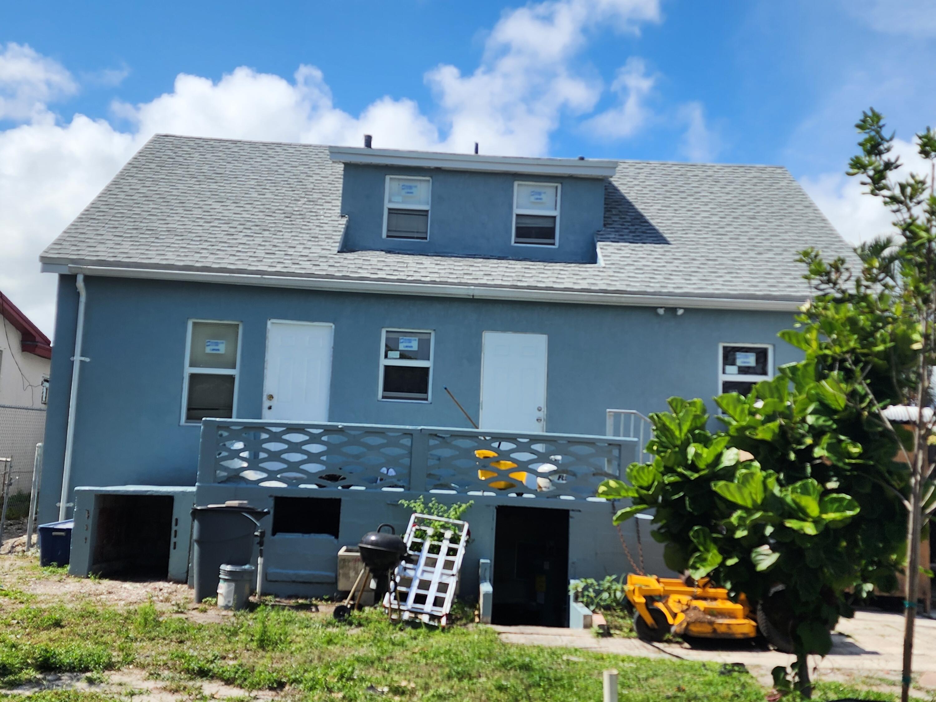 622 South C Street, Unit 1 Lake Worth Beach, FL 33460 - Photo 5 of 9 a front view of a house with a yard