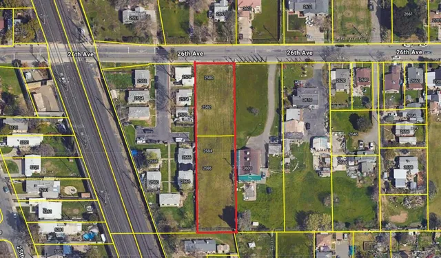 a view of entryway with outdoor