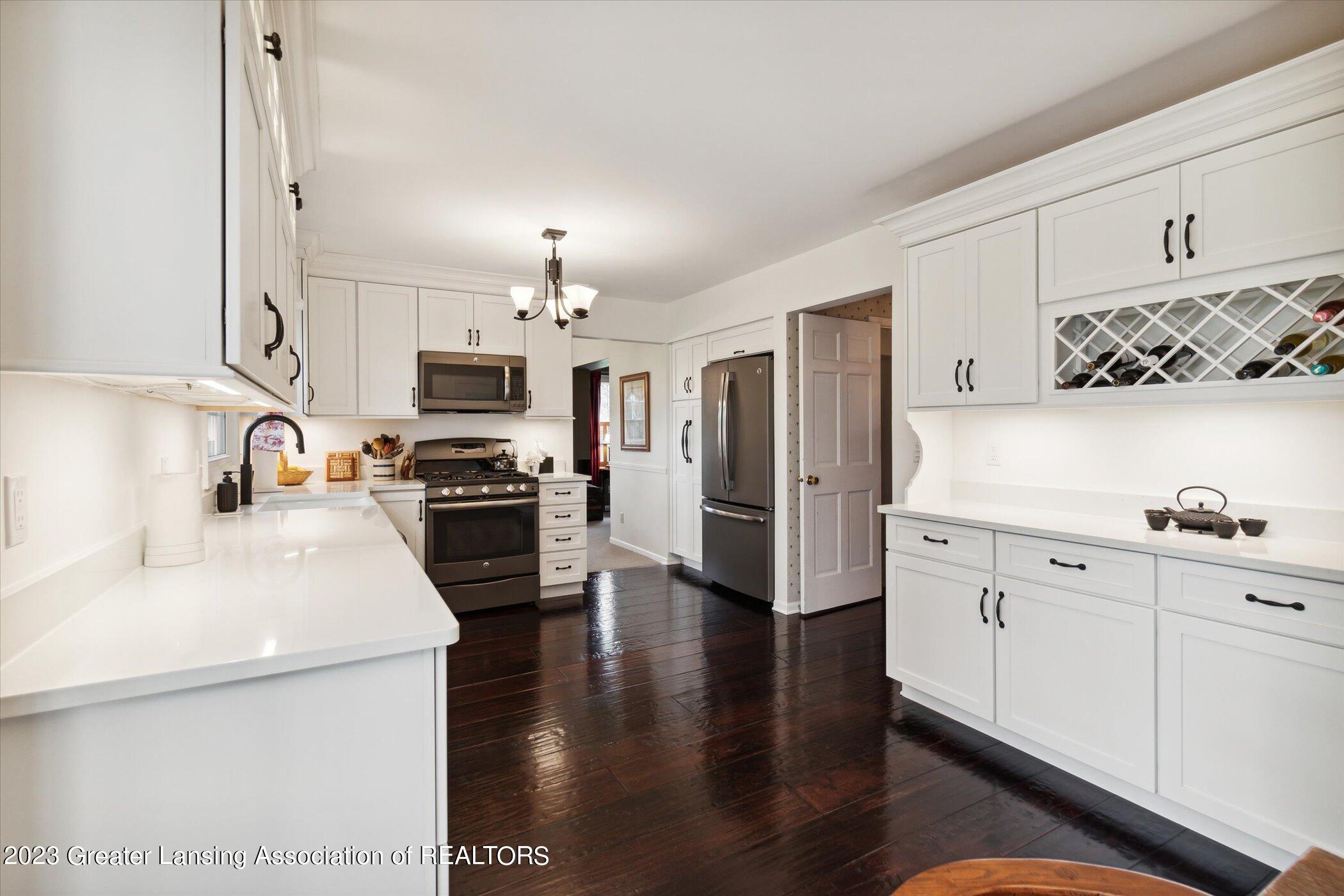 941 Kingsbridge Road Grand Ledge, MI 48837 - Photo 15 of 46 23-941-Kingsbridge-Rd-Grand-Ledge-MI-488