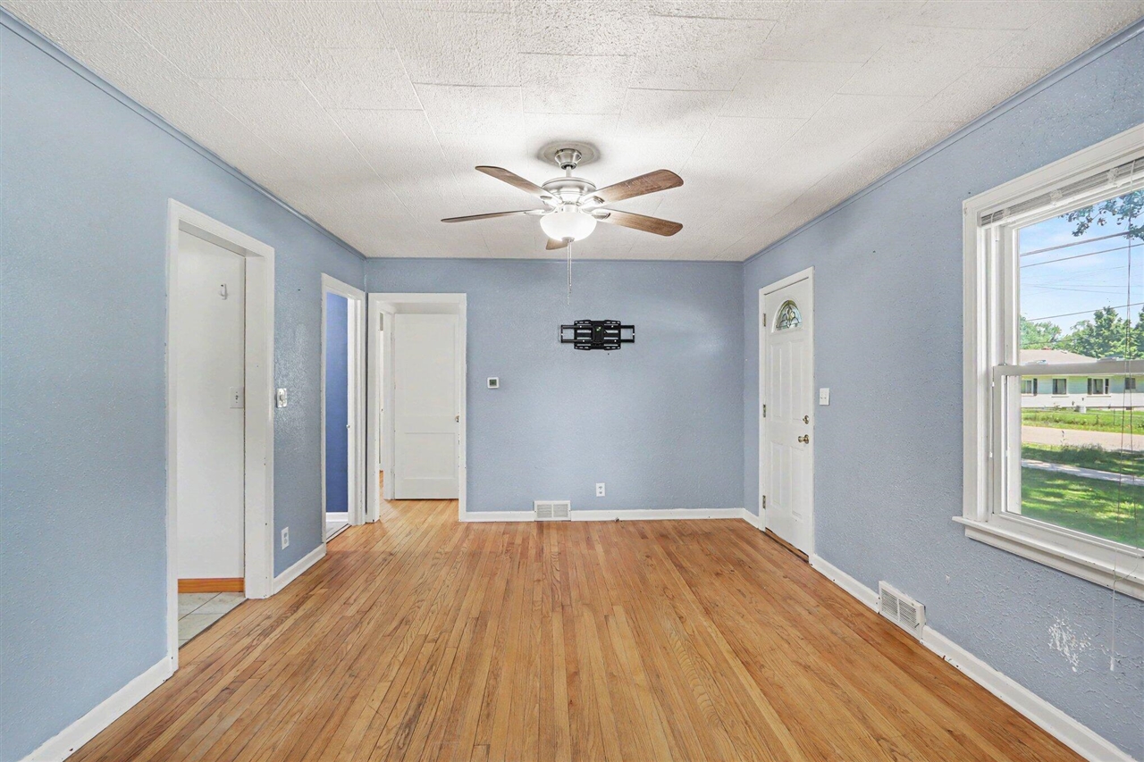 1039 Constantine Street Three Rivers, MI 49093 - Photo 4 of 32