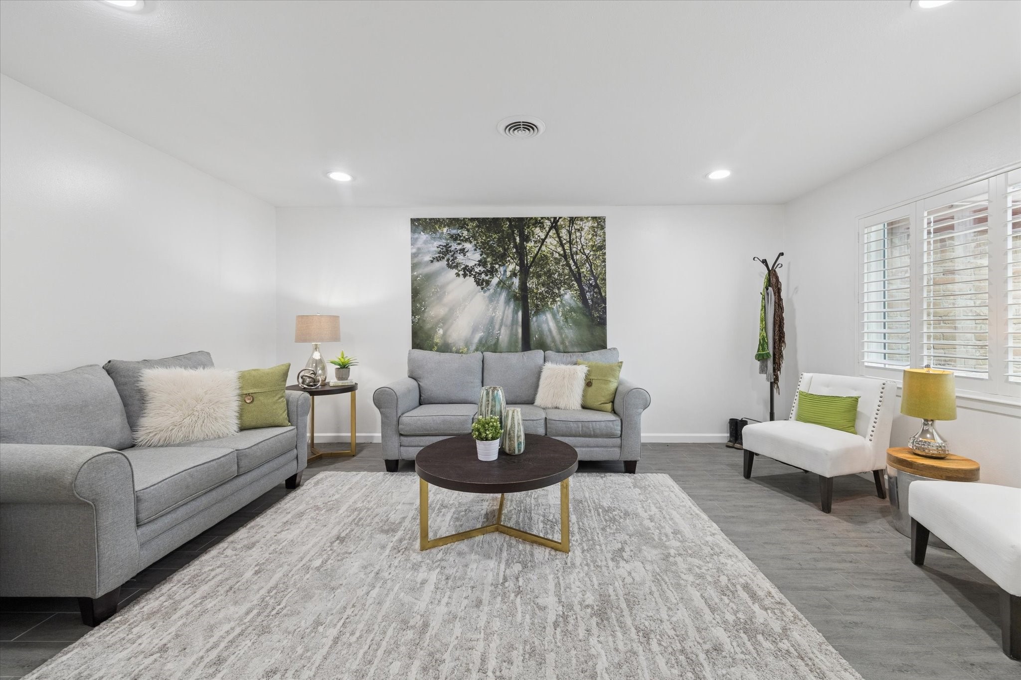 7539 Jason Street Houston, TX 77074 - Photo 4 of 16 a living room with furniture and a rug