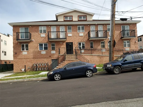 $3,250 | 6-05 129th Street, Unit 1A | College Point