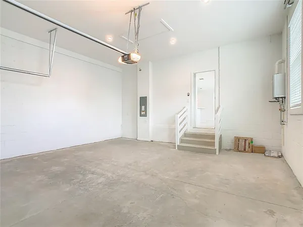 a view of empty room with a ceiling fan