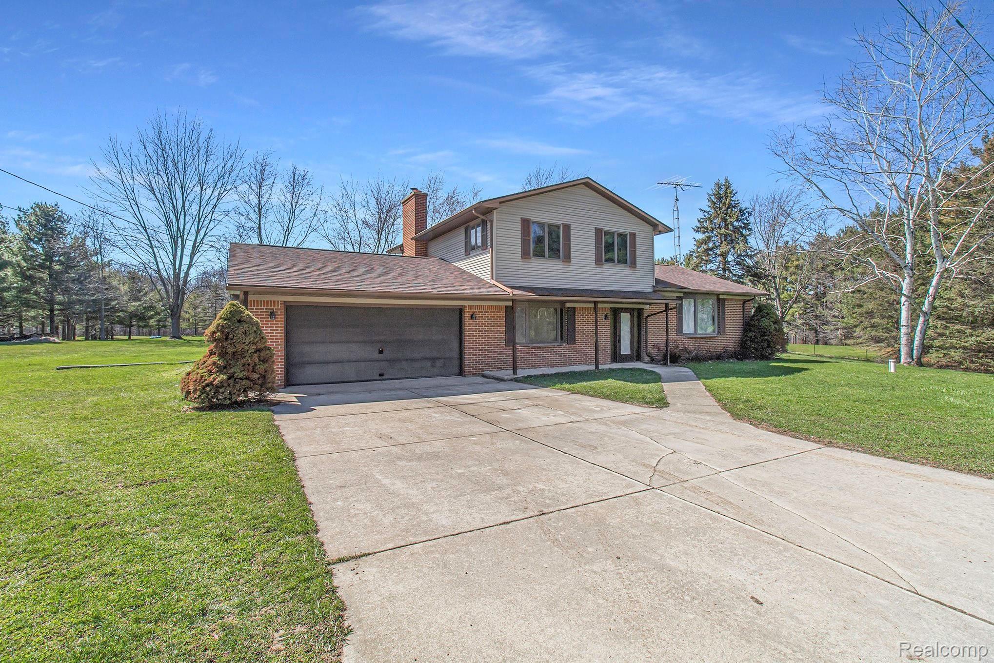 12084 Odell Road Linden, MI 48451 - Photo 2 of 48 IMG_6872.jpg