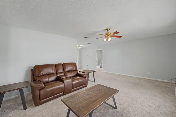 $2,100 | 852 Twin Lakes Drive, DeFuniak Springs, FL 32433