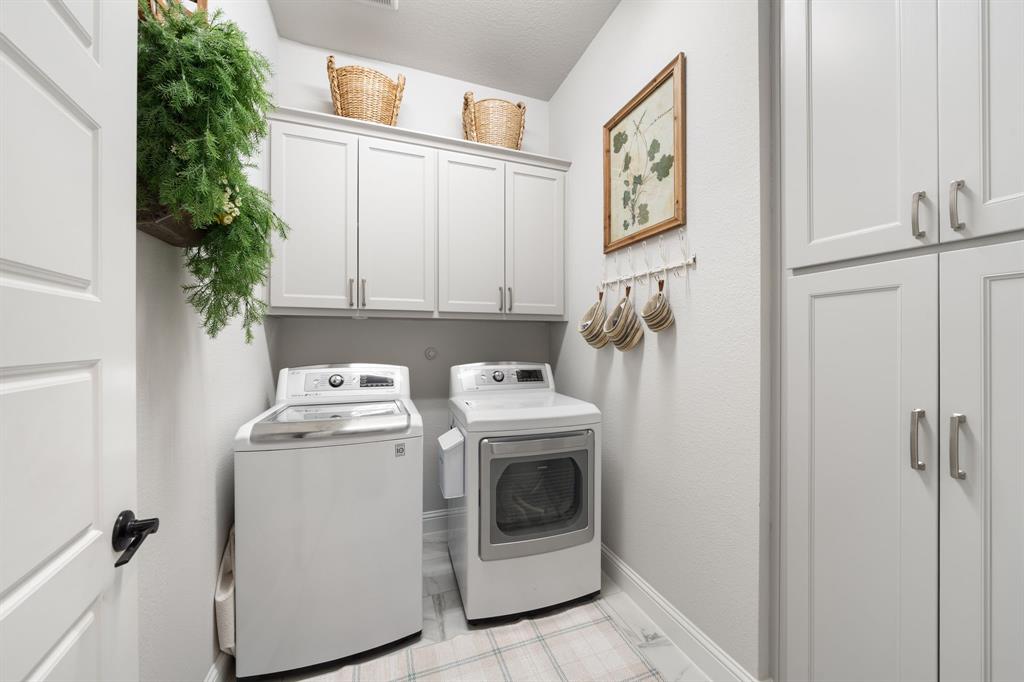 16509 Prairie Oak Road Frisco, TX 75033 - Photo 29 of 39 a utility room with dryer and washer