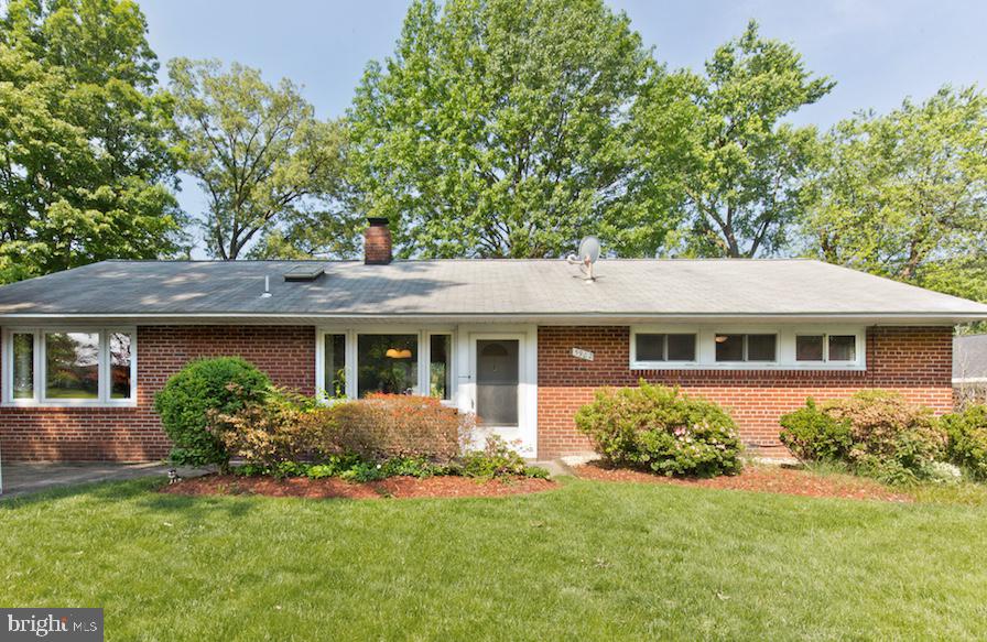 5902 Hanover Avenue Springfield, VA 22150 - Photo 1 of 28 Front