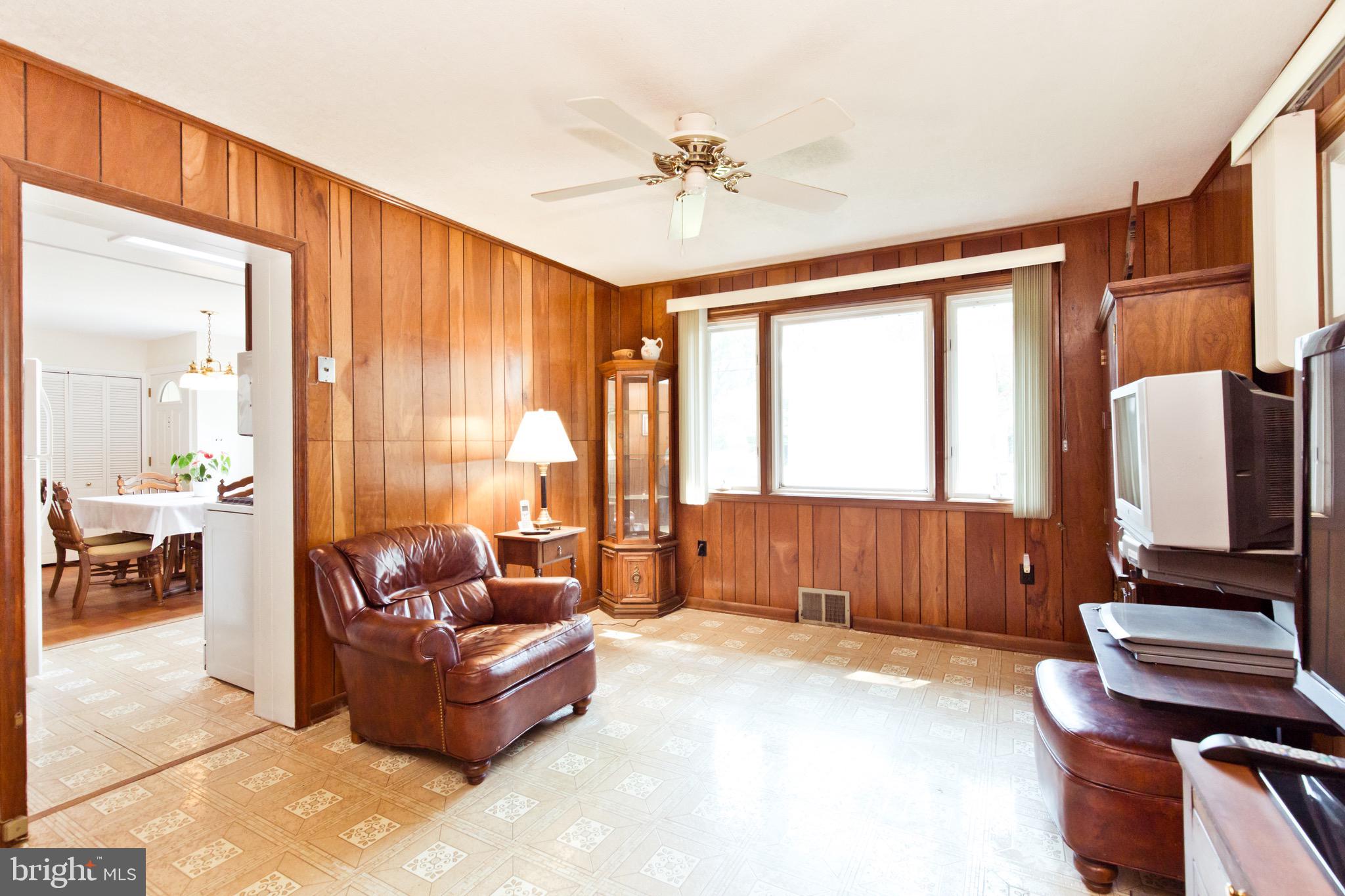 5902 Hanover Avenue Springfield, VA 22150 - Photo 17 of 28 Great room