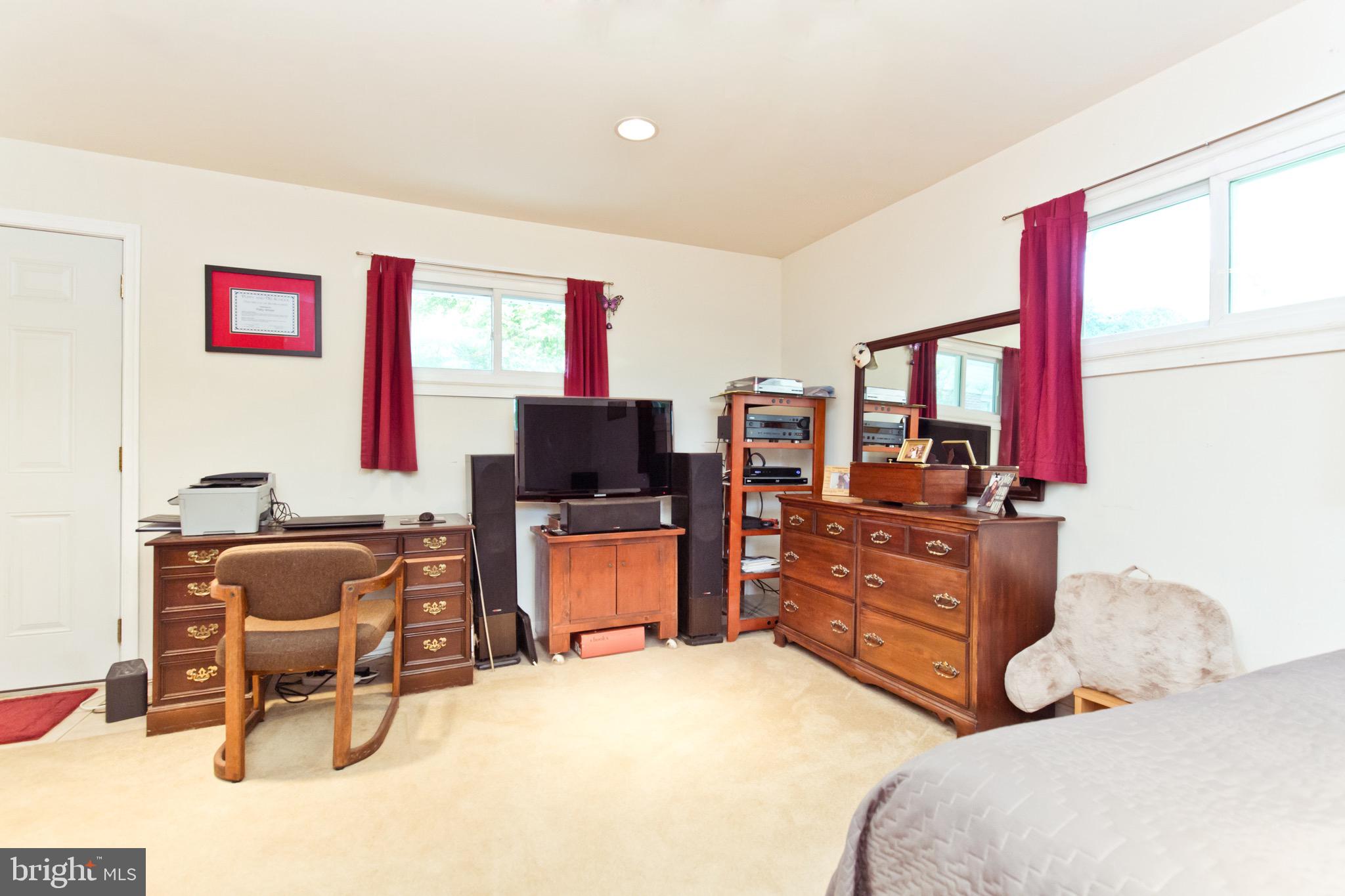 5902 Hanover Avenue Springfield, VA 22150 - Photo 20 of 28 Master Bedroom